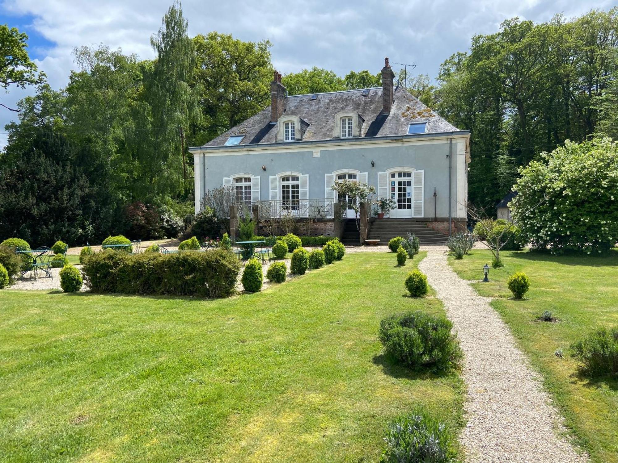 Hotel Les Grands Chenes Saint-Fargeau  Eksteriør bilde